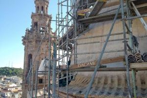 Una parròquia de la Vall d'Uixó finança les obres de la cúpula apadrinant teules