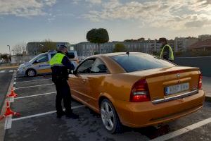 La Policía Local conciencia sobre los peligros de las distracciones al volante