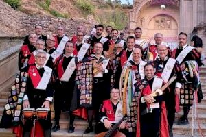 La tuna de Magisterio de Castellón gana el trofeo a la mejor bandera en un certamen internacional