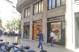 Revolución del lujo en Valencia: Louis Vuitton cierra y Loewe se traslada a la plaza de la Reina