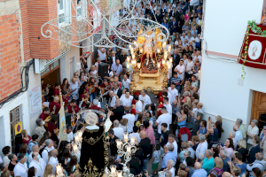 El pueblo de Llíria vuelve a acompañar a su patrón en la Baixà de Sant Miquel