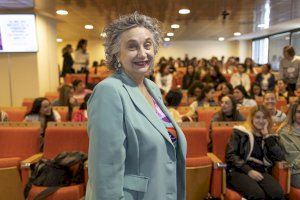 La presidenta de la Fundación Trilema habla sobre los maestros del futuro en el CEU de Castellón