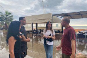 El PP defiende a la hostelería y los vecinos de la playa afectados por las inundaciones con un acuerdo en pleno que el PSOE vota en contra