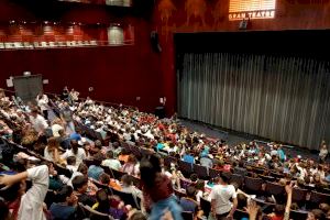 900 escolares pasan esta semana por el Gran Teatre con la representación de dos obras en valenciano