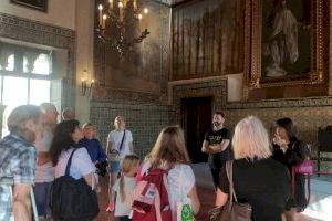 La Semana Santa y la Fundació Palau Ducal colaboran en la integración de los refugiados ucranianos con una visita al Palau Ducal