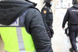 Detienen a un hombre en Alzira por denunciar un robo que no había sucedido