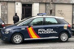 Detingut en el Grau de Castelló per atacar a la seua dona amb un ganivet en la cara