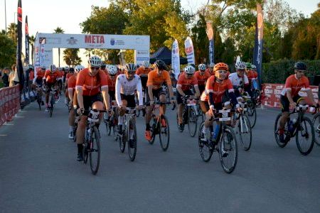 ‘Vent i Ales’: 400 ciclistes competeixen a Castelló en la carrera més solidària