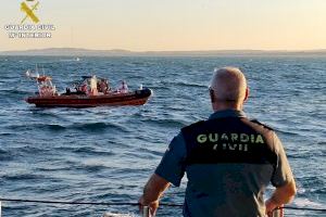 Rescatadas las 9 personas que iban en una embarcación a la deriva en Santa Pola
