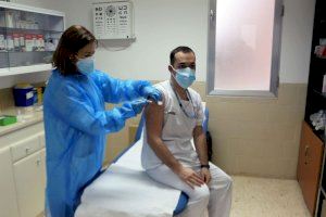 Sanitat comenzará a inyectar la doble vacuna de covid y gripe el 17 de octubre