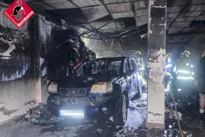 Crema el garatge d'un habitatge a Monòver