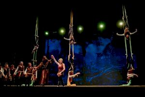 Más de treinta artistas con una visual coreografía conquistan Burriana con 'Las dos rosas de Zafiria'