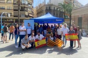 NNGG Provincia de Alicante reparte 300 Senyeras y banderas de España para celebrar el 9 d’Octubre con el lema ‘Trau la Senyera’