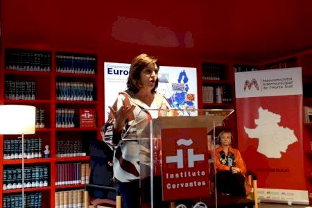 Carmen Martínez difunde en Bruselas los valores y patrimonio de Quart de Poblet