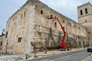 Comencen les feines de restauració de les pintures d’arquitectura fingida de l’església arxiprestal