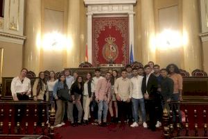 Estudiantado de la UMH visita en Madrid el Tribunal Supremo y al Senado