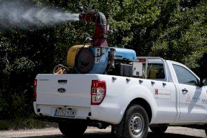La Diputación de Castellón refuerza la fumigación terrestre contra los mosquitos en los municipios de costa