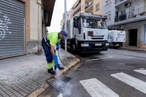Gandia posa en marxa un dispositiu especial de neteja de carrers