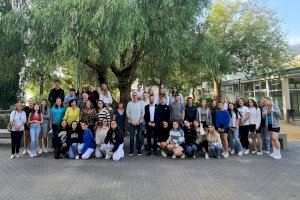 El alcalde de Elda da la bienvenida a los estudiantes alemanes de Erasmus en el IES Monastil