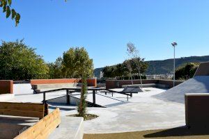 Benitatxell estrena nova zona infantil i ‘skatepark’, que ja ha estat objecte d'actes vandàlics els primers dies d'obertura