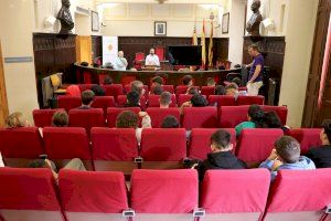 El alumnado de tercero de ESO del IES Clot del Moro visita el Ayuntamiento de Sagunto