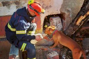 Un bombero de Alicante fuera de servicio localiza con vida a un hombre que llevaba un día perdido