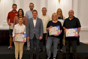 El Ayuntamiento de Xàtiva premia a ocho comercios de la ciudad por la promoción y el uso del valenciano en sus establecimientos