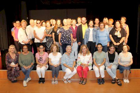 Raquel Peña imparte clases gratuitas de Castañuelas en la Casa de Cultura