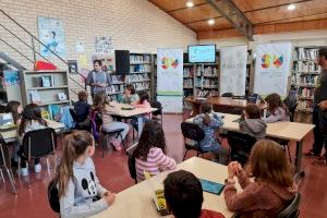 Raquel Peña imparte clases gratuitas de Castañuelas en la Casa de Cultura