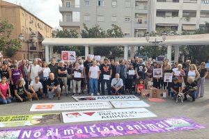 Compromís participa en una concentración de Paiporta para que no se otorgan permisos para festejos taurinos en la localidad