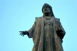 Piden llevarse a Morella la estatua de Francesc de Vinatea si Valencia la retira de la plaza del Ayuntamiento