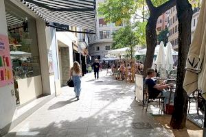 El Ayuntamiento de Valencia no concederá más licencias de terrazas en la plaza del Mercado