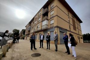 Héctor Illueca y el alcalde de Burjassot analizan las mejoras previstas en el Barrio de las 613 viviendas