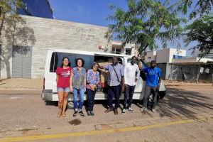 Almenara realiza un envío de ropa y otros materiales para la gente más necesitada de Mali