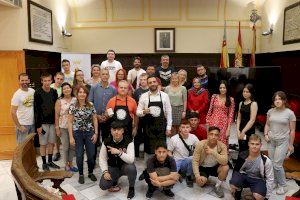 El Ayuntamiento de Sagunto da la bienvenida a un grupo de estudiantes Erasmus que completan su formación en el CEE Sant Cristòfol