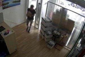 Dos detenidos por el robo en una tienda móviles de Elche