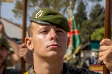 Mor un legionari a Agost en bolcar un blindat militar