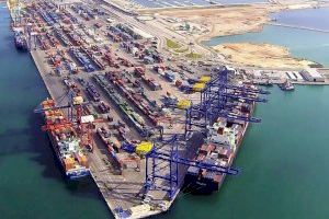 El puerto de Valencia exporta mercancías españolas a todos los países del mundo