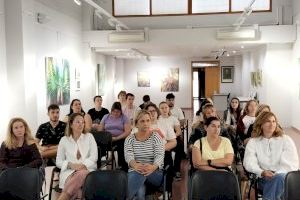 Cerca de 200 mujeres de 15 municipios valencianos de interior reciben asesoramiento para emprender en cooperativa