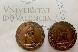 Nules amplia el Museu de Medallística amb dues noves peces donades per la Universitat de València