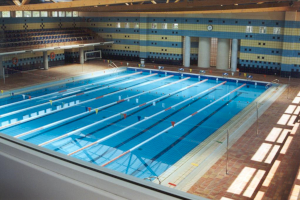 La piscina de Monte Tossal incorpora nueva tecnología a la práctica deportiva