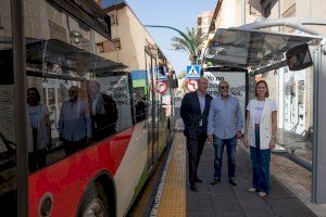 Movilidad mejora la accesibilidad de las paradas de autobuses en Pere Joan Perpinyà