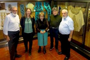 España califica como “privilegio” que la Maestra Nati elija Alicante para exponer su colección de capotes de paseo “Bordados para soñar”