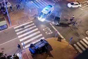 Dos heridos tras volcar un coche en Castellón