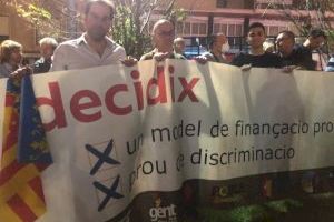 La federación de partitos DECIDIX participa en la concentración en Alacant por una financiación justa