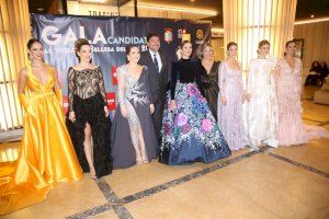 Las candidatas a bellesa del foc de Alicante desfilan por la pasarela
