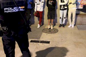 Baralles juvenils a València: la policia identifica més de 300 persones només aquest cap de setmana