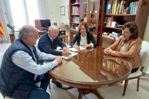La alcaldesa firma los convenios anuales con Ateneu Maestrat y AFA Benicarló