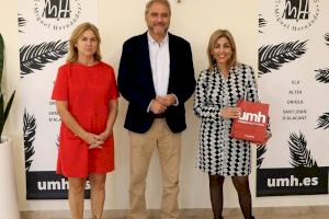 La rectora de la Universidad de la Cuenca del Plata de Argentina visita la UMH