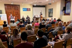 Poetes i Cia 2022 de la Vall d'Uixó reúne a 66 fotógrafos y poetas en un libro-catálogo